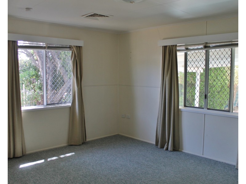 19 Swan Street, Dalby QLD 4405