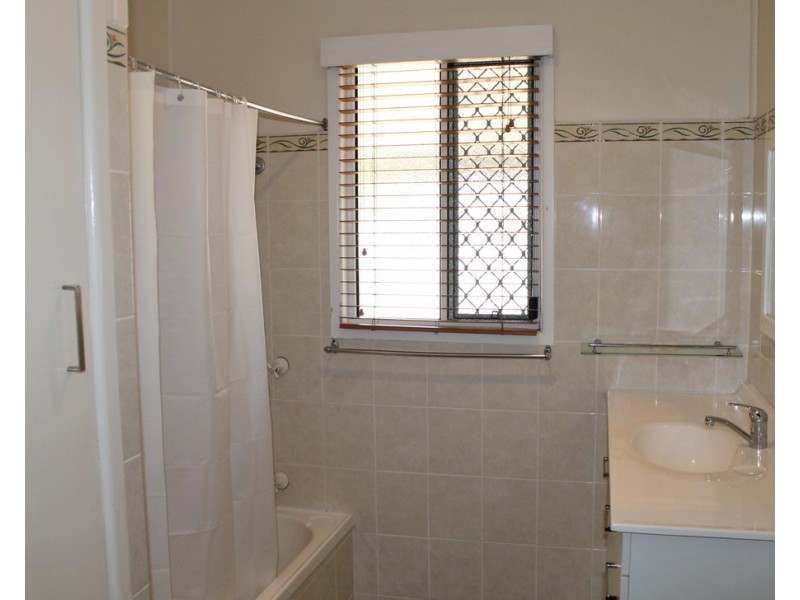 19 Swan Street, Dalby QLD 4405