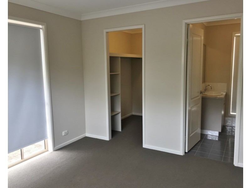 1 and 2/7 St Andrews Chase, Dalby QLD 4405