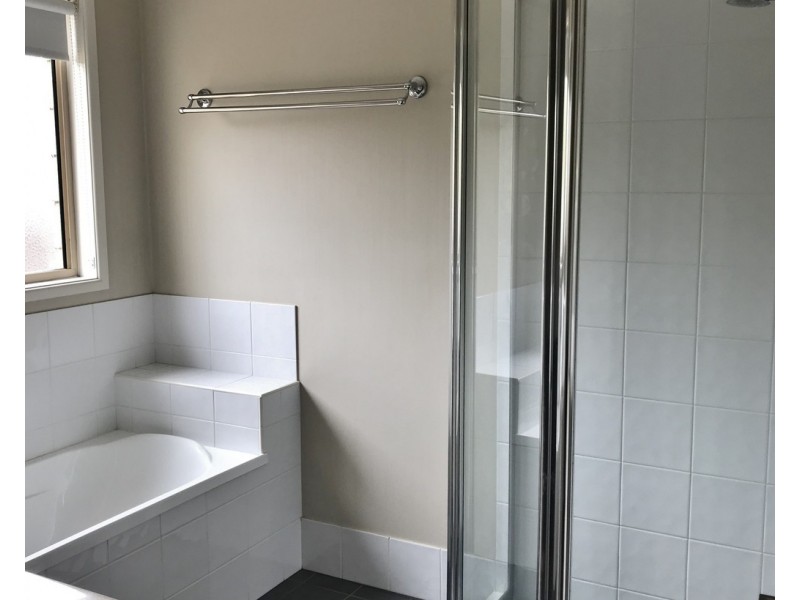 1 and 2/7 St Andrews Chase, Dalby QLD 4405