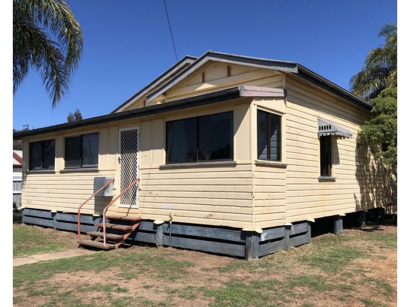 94 Bunya Street, Dalby QLD 4405