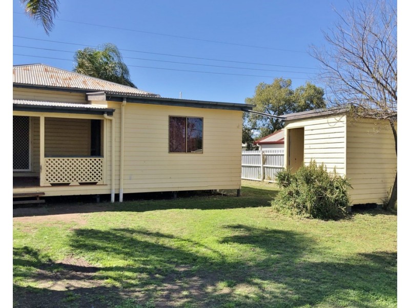94 Bunya Street, Dalby QLD 4405