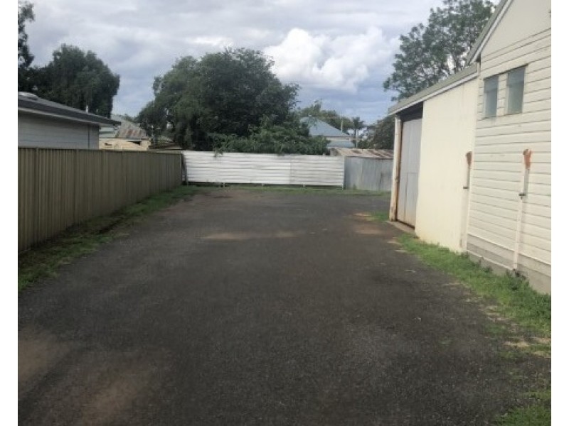 11 ROCHEDALE STREET, Dalby QLD 4405