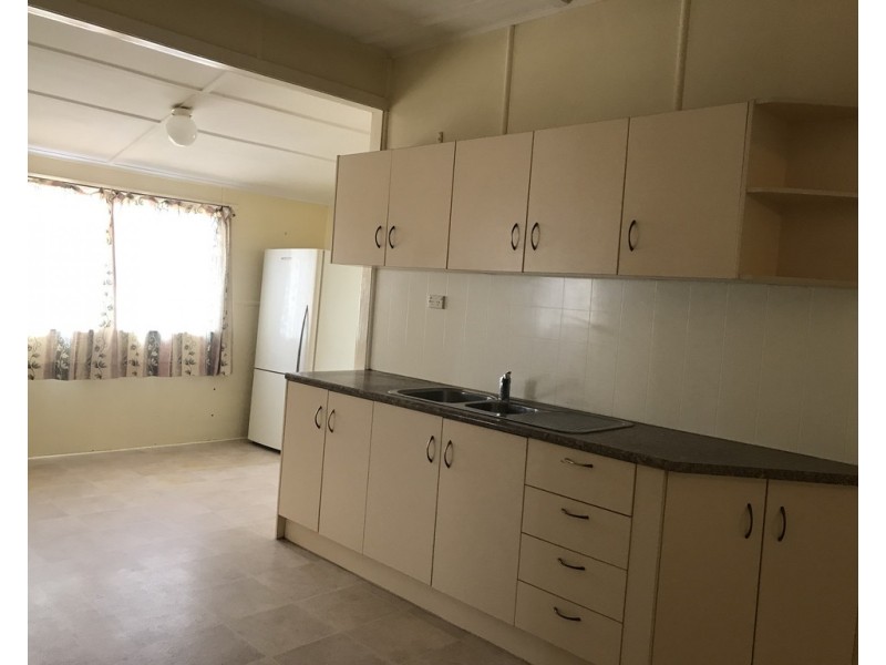 2 Garrow St, Dalby QLD 4405
