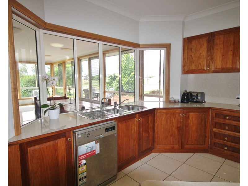 92 Southern Cross Drive, Dalby QLD 4405