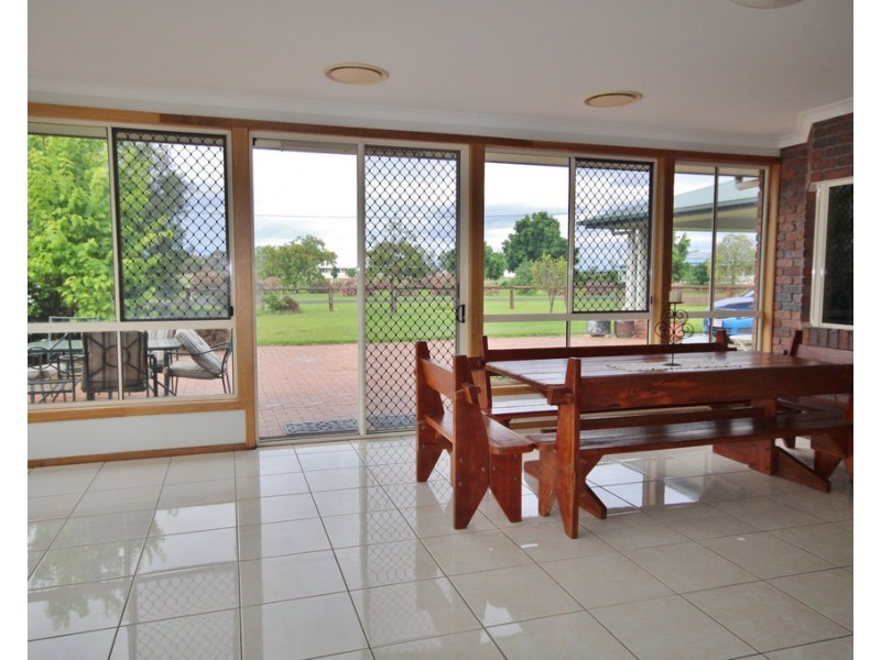 92 Southern Cross Drive, Dalby QLD 4405