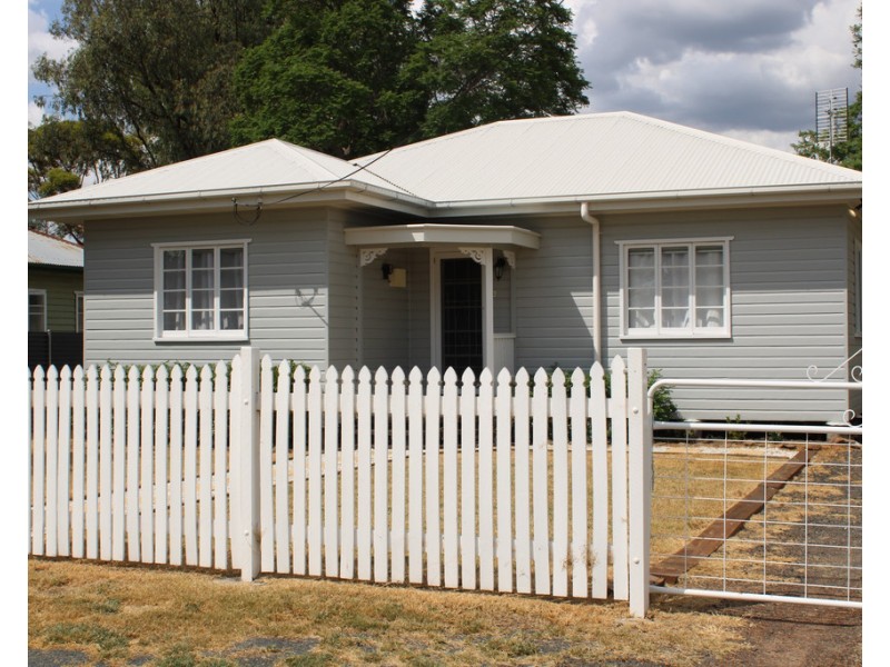 14 Beck Street, Dalby QLD 4405