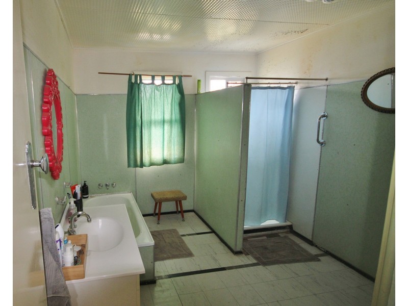 1 Swan Street, Dalby QLD 4405