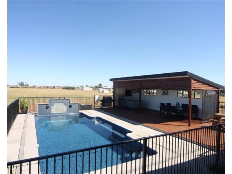 56 Hedge Road, Dalby QLD 4405