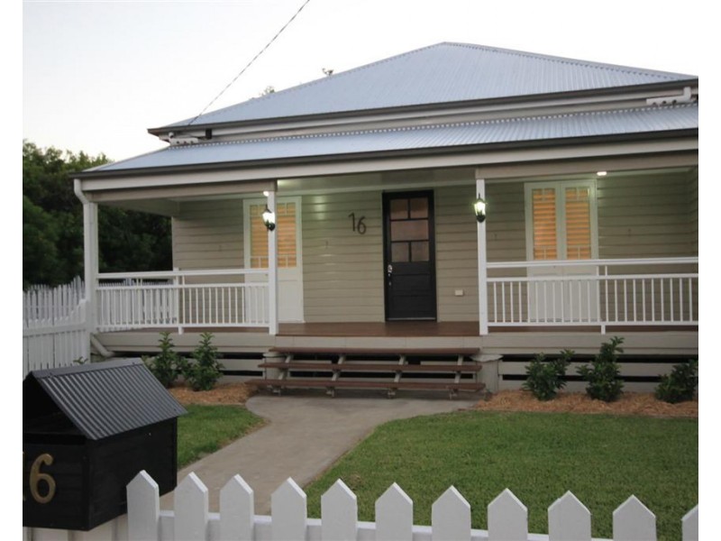 16 Bunya Street, Dalby QLD 4405