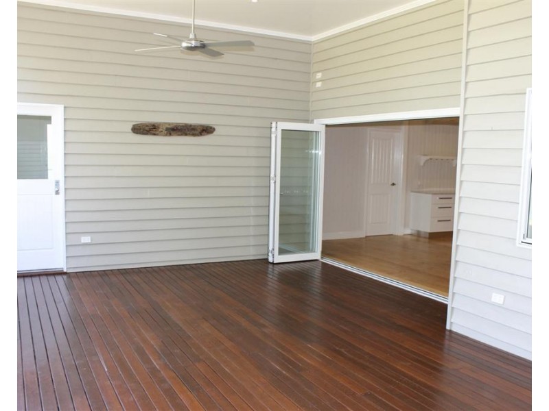 16 Bunya Street, Dalby QLD 4405