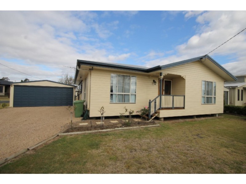 25 Leichhardt Ave, Dalby QLD 4405