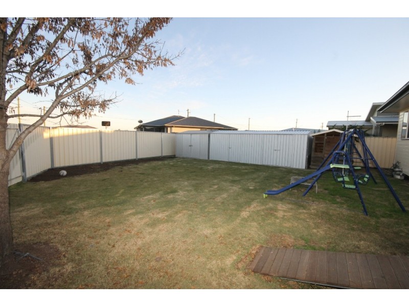 25 Leichhardt Ave, Dalby QLD 4405