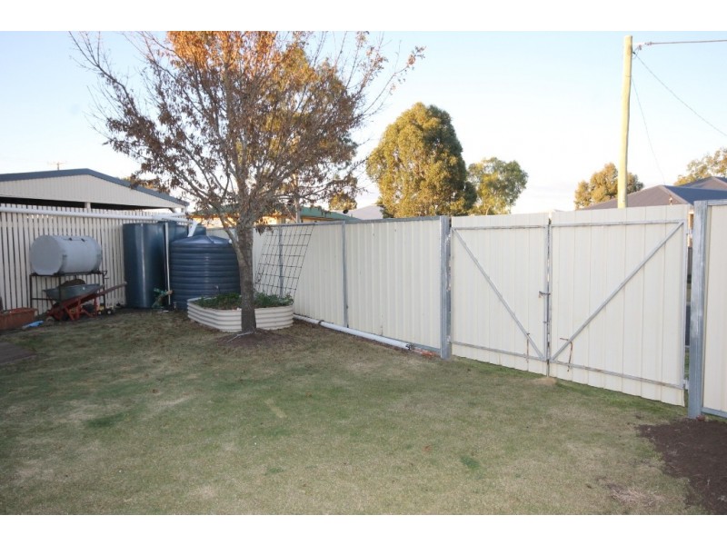 25 Leichhardt Ave, Dalby QLD 4405