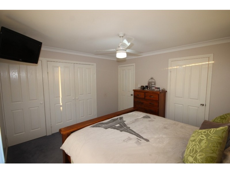 25 Leichhardt Ave, Dalby QLD 4405