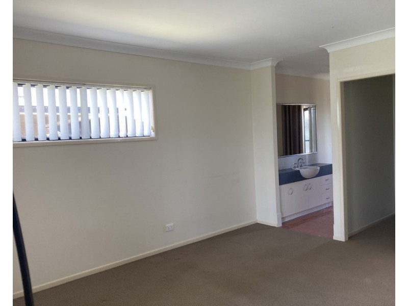 38 Glen Eagles Drive, Dalby QLD 4405