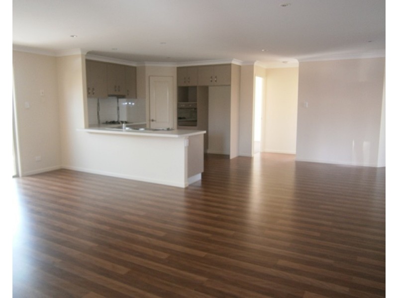 2/7 St Andrews Chase, Dalby QLD 4405