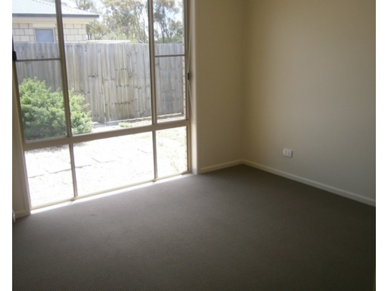 2/7 St Andrews Chase, Dalby QLD 4405