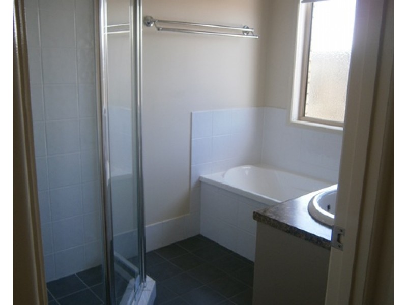 2/7 St Andrews Chase, Dalby QLD 4405