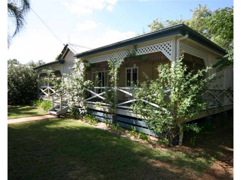 7 Wooburn Street, Dalby QLD 4405