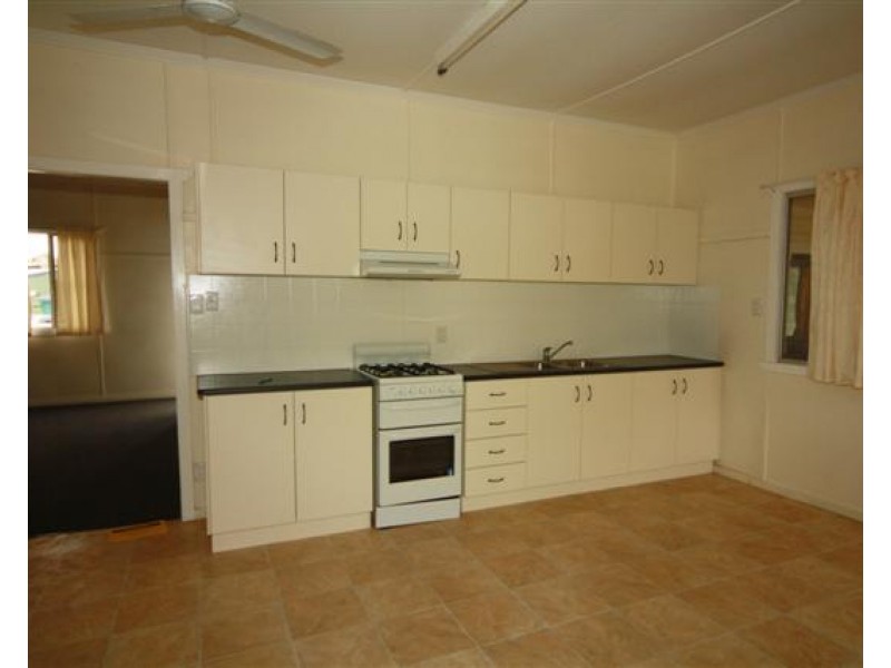 11 Nicholson Street, Dalby QLD 4405