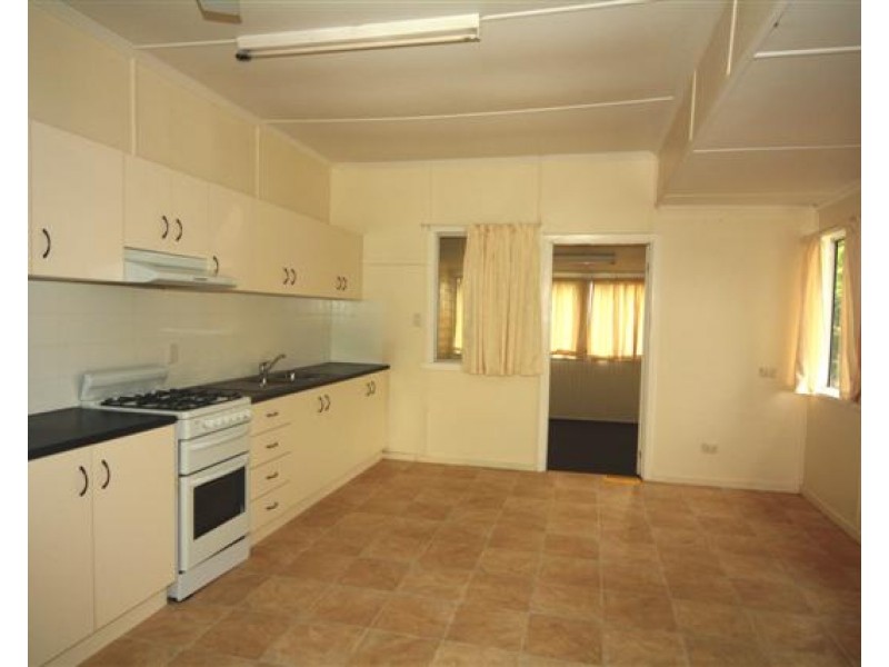 11 Nicholson Street, Dalby QLD 4405