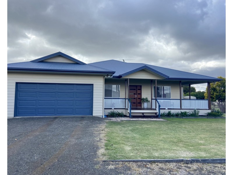 25 Diamond Drive, Dalby QLD 4405