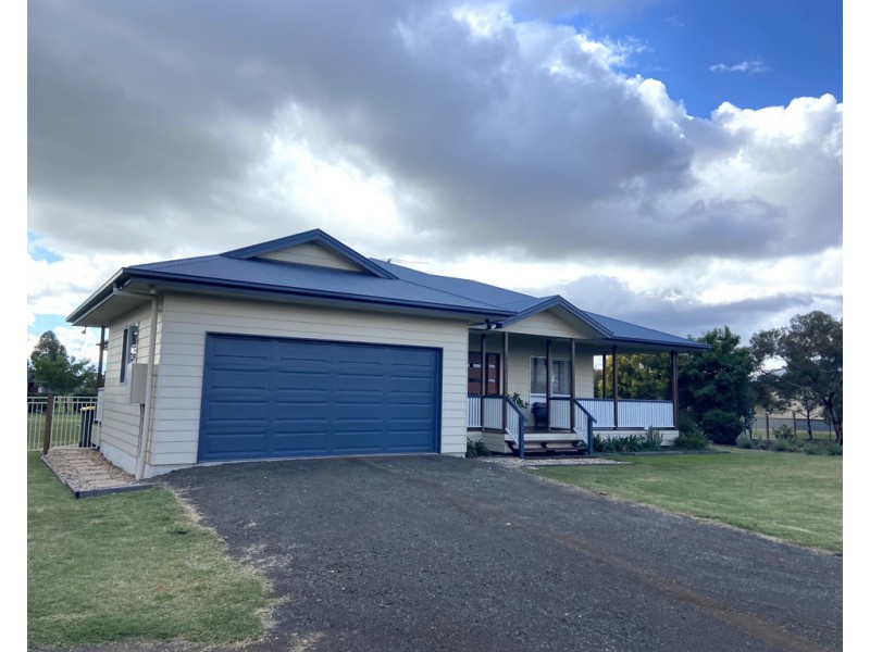 25 Diamond Drive, Dalby QLD 4405