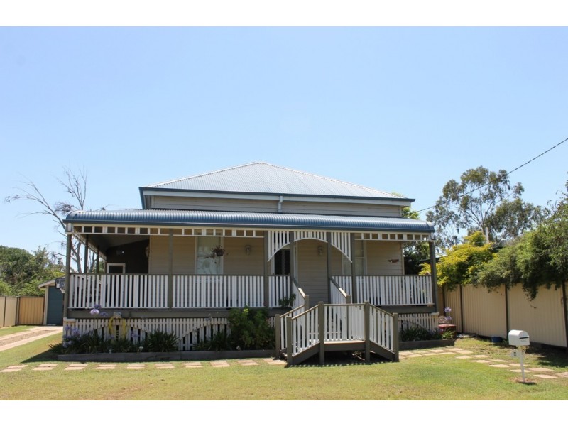 9 Curtis Street, Dalby QLD 4405