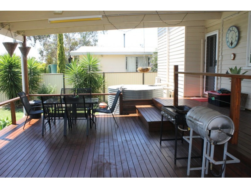 9 Curtis Street, Dalby QLD 4405