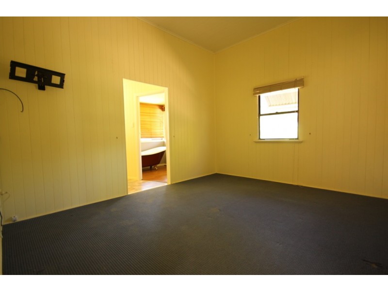 158 Cunningham Street, Dalby QLD 4405
