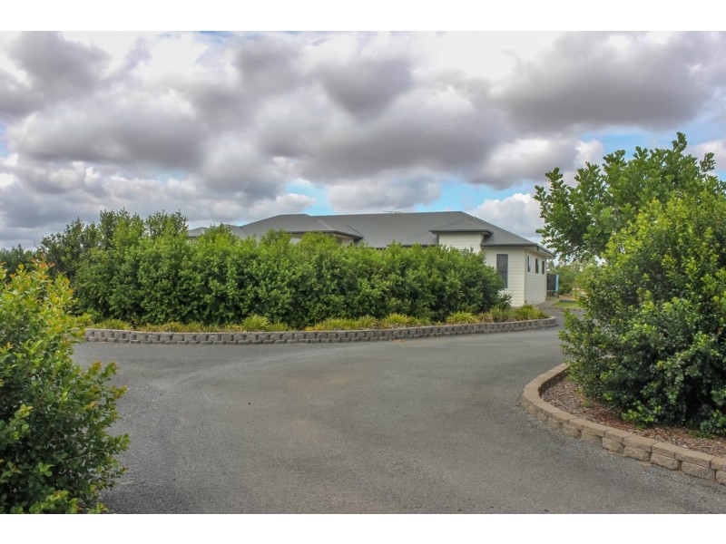 103 Southern Cross Drive, Dalby QLD 4405
