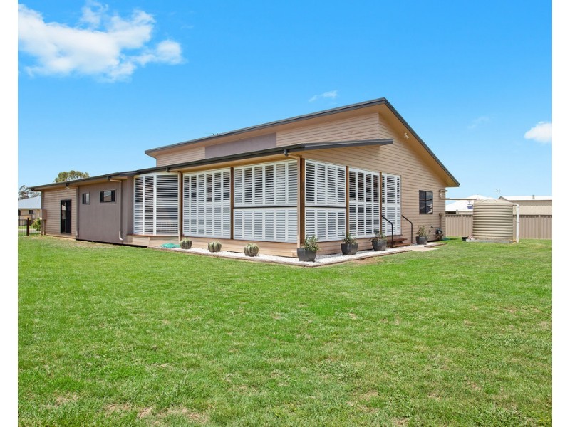 16 Diggers Drive, Dalby QLD 4405
