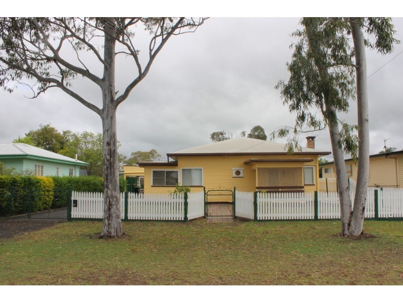 8 Wood Street, Dalby QLD 4405