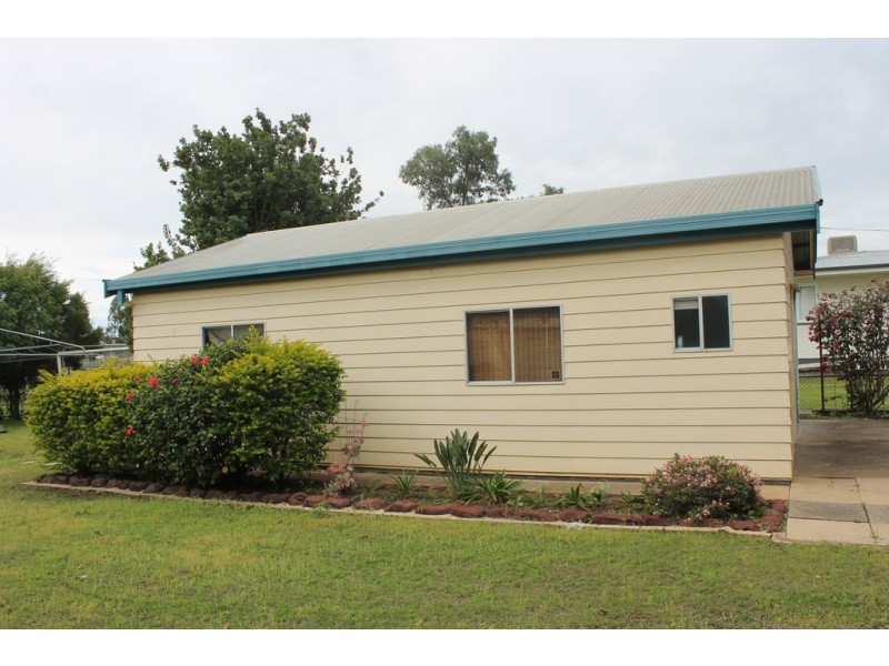 14 Nicholson Street, Dalby QLD 4405