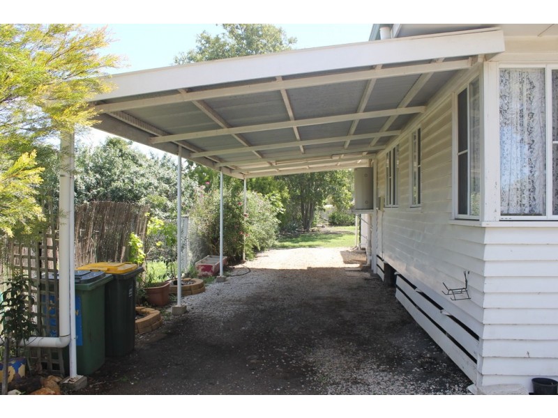 9 Dan Street, Dalby QLD 4405