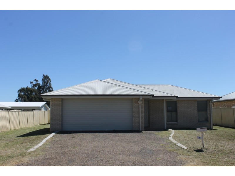 3 Barry Place, Dalby QLD 4405