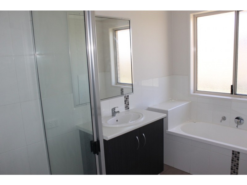 3 Barry Place, Dalby QLD 4405