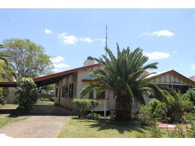 60 Pratten Street, Dalby QLD 4405
