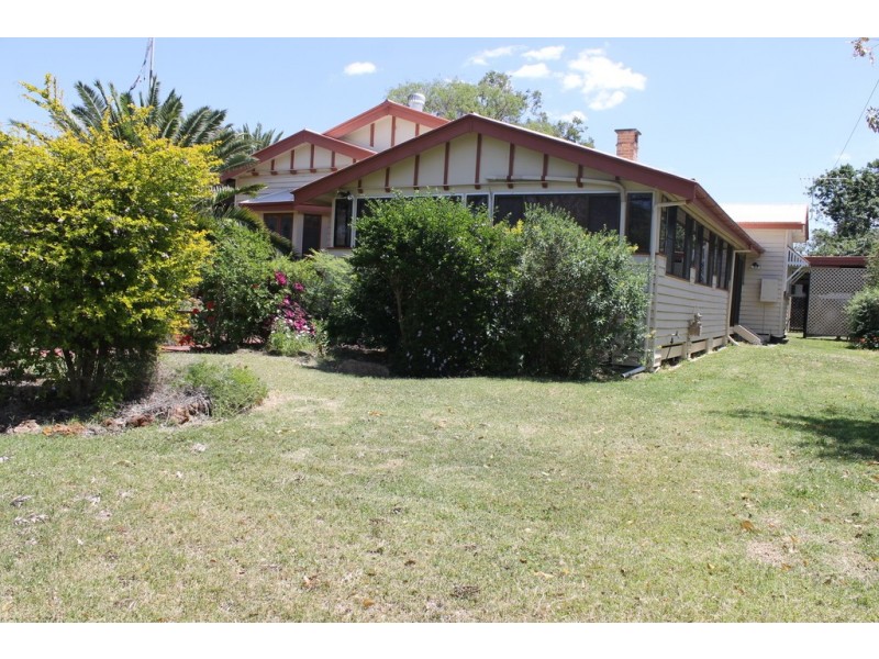 60 Pratten Street, Dalby QLD 4405