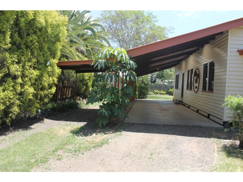 60 Pratten Street, Dalby QLD 4405