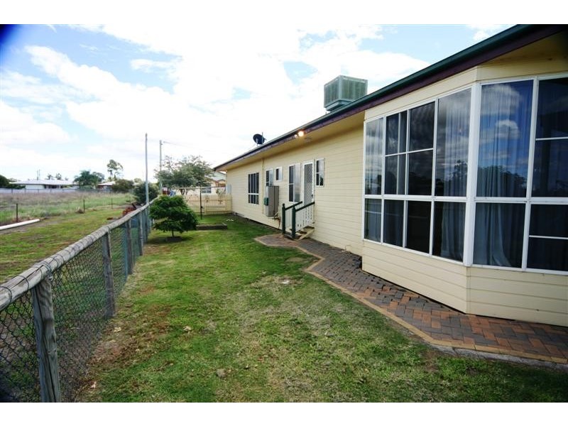 6 Agnes St, Dalby QLD 4405