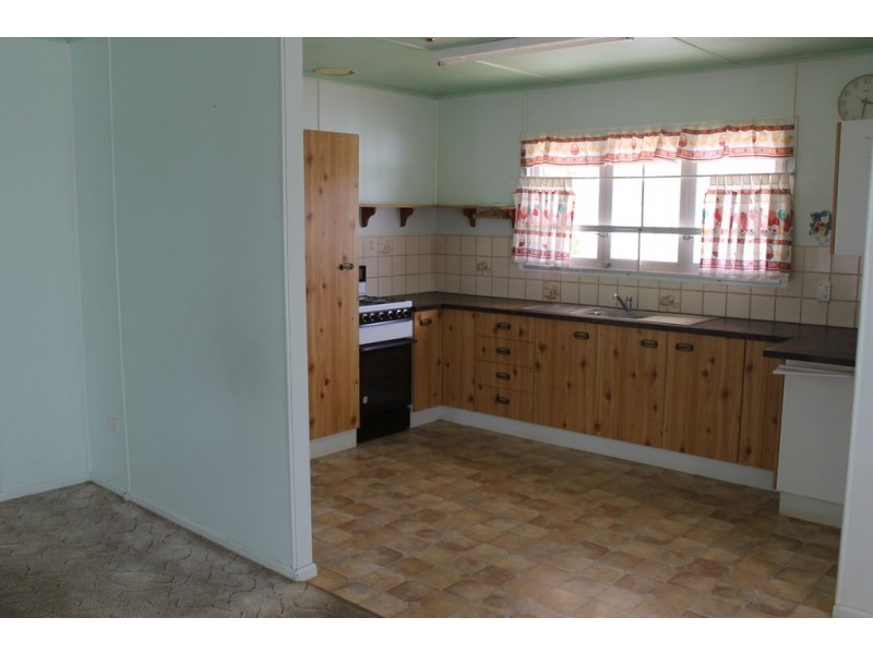 8 Nicholson Street, Dalby QLD 4405