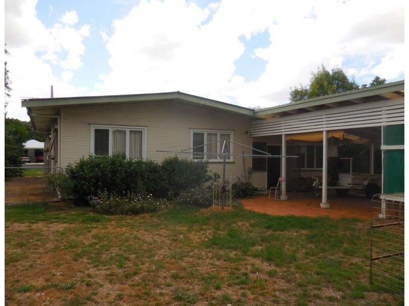 35 Geisel Street, Dalby QLD 4405