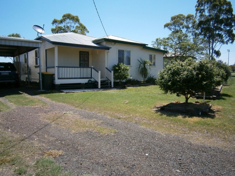 4 Blaxland Road, Dalby QLD 4405