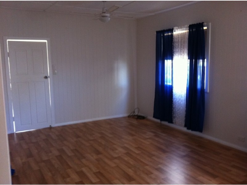 4 Blaxland Road, Dalby QLD 4405