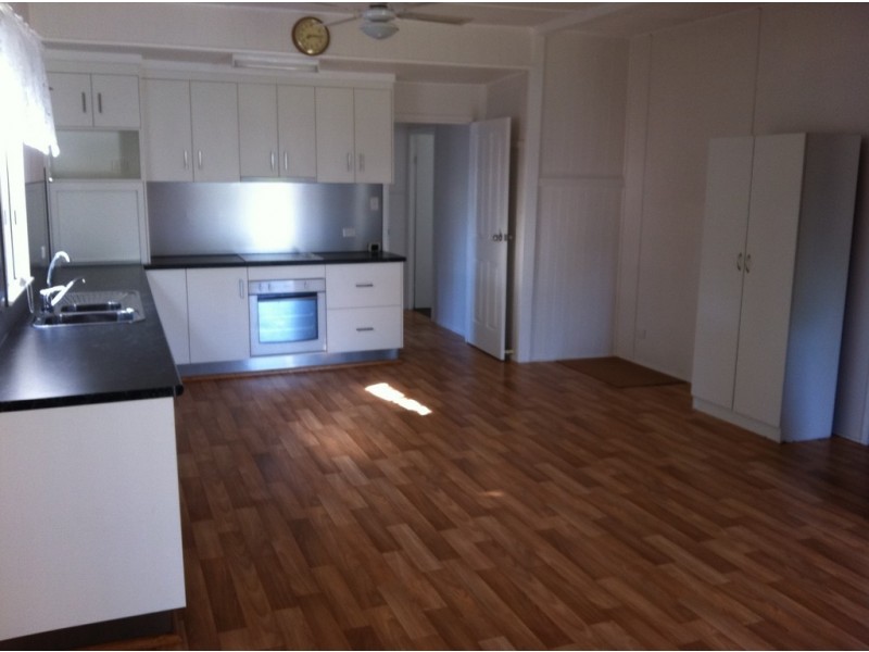 4 Blaxland Road, Dalby QLD 4405