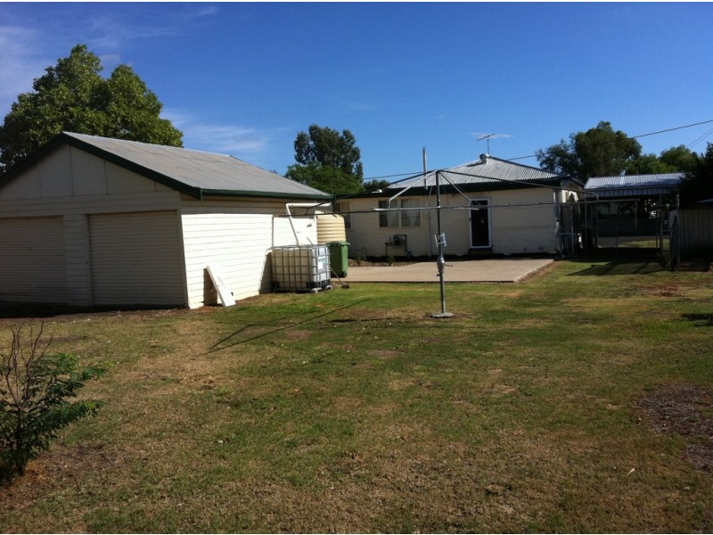 4 Blaxland Road, Dalby QLD 4405