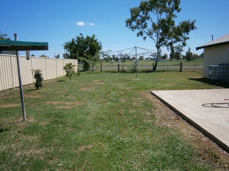 4 Blaxland Road, Dalby QLD 4405