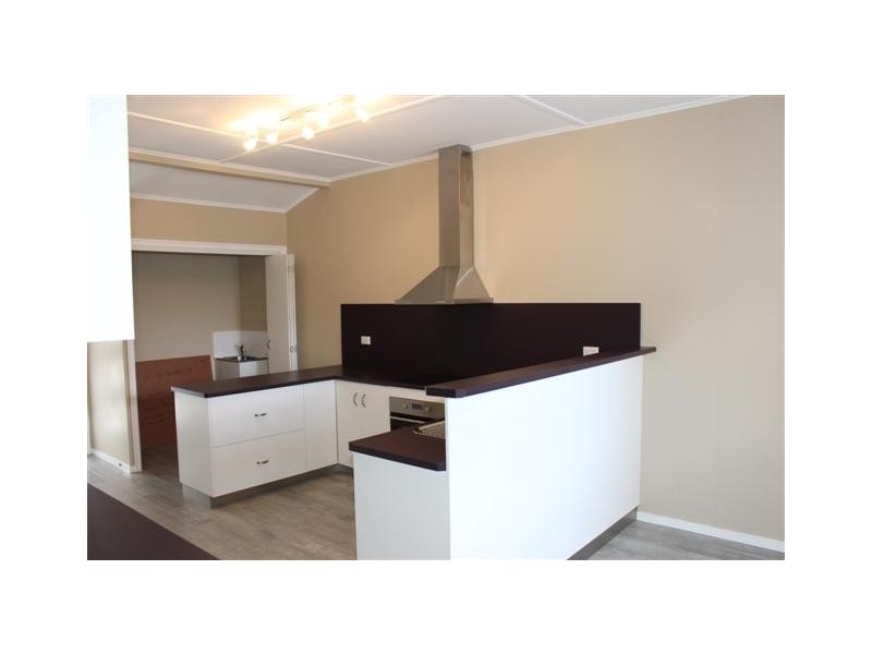 4 Wooburn Street, Dalby QLD 4405